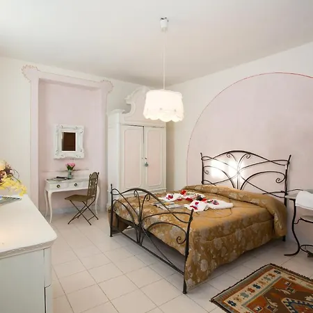 Apartment Sleeps 4 *